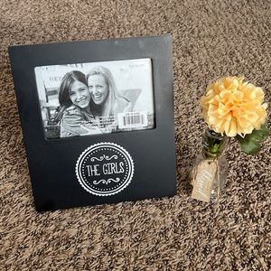 Frame and faux flower bundle🤍